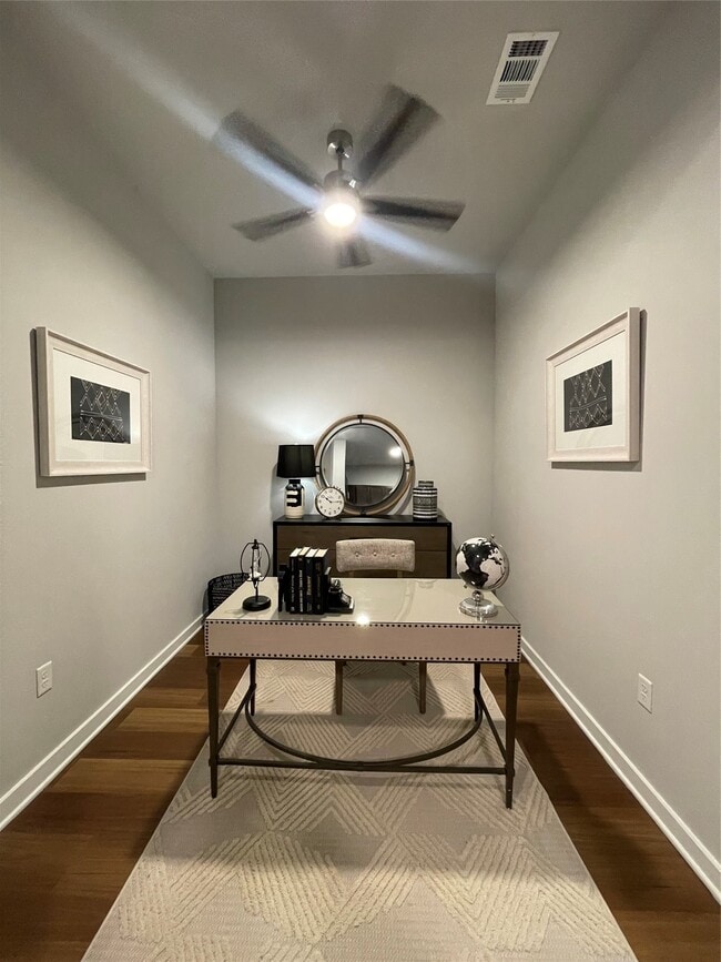 Building Photo - 12840 Jones Rd