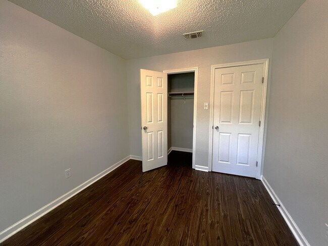 Building Photo - Recently Renovated 3/2 Home in South Austin with Bonus Room + Additional Storage