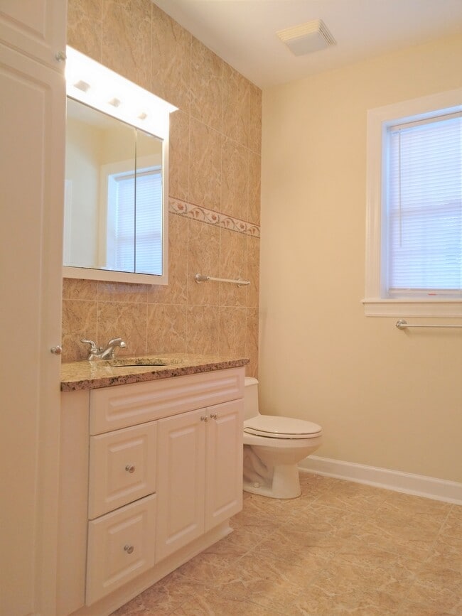 Building Photo - 730 N Elizabeth St