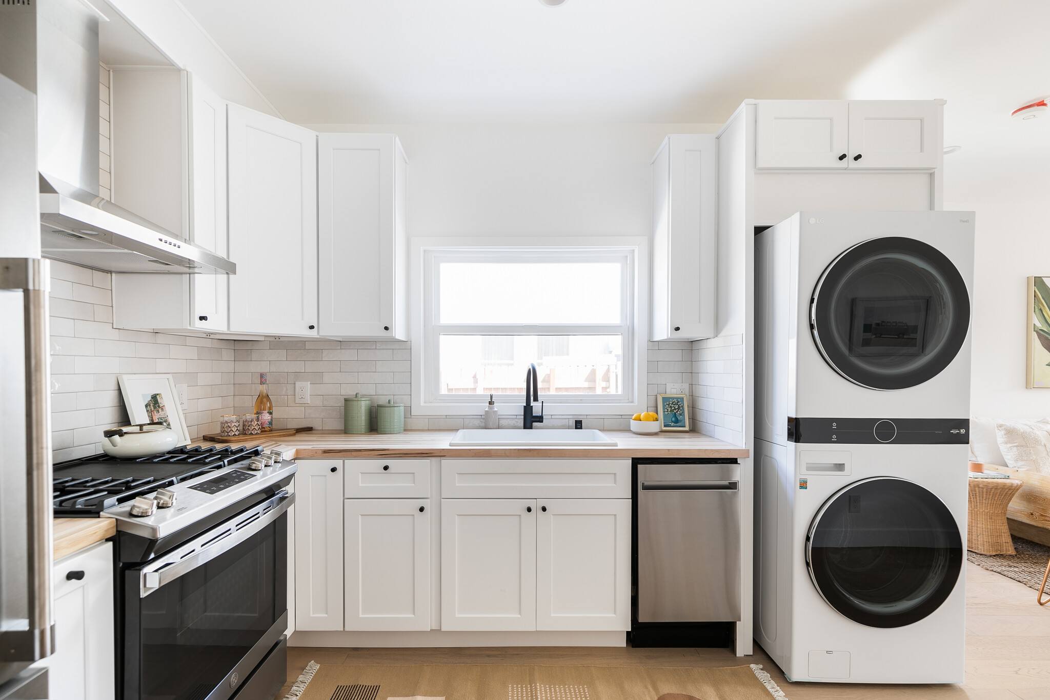 Building Photo - 5847 Ernest Ave