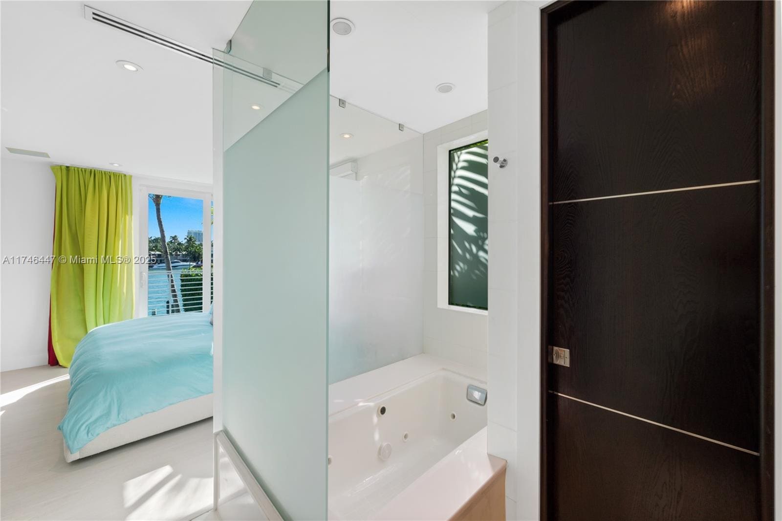 Building Photo - 1061 N Venetian Dr