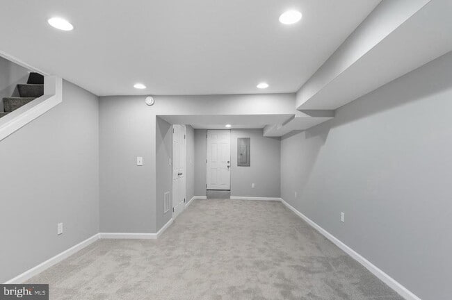 Building Photo - 809 Pontiac Ave