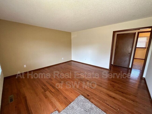 Building Photo - 3161 S Kimbrough Ave