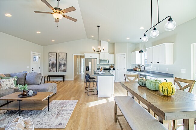 Building Photo - 1300 Mahalo Ln