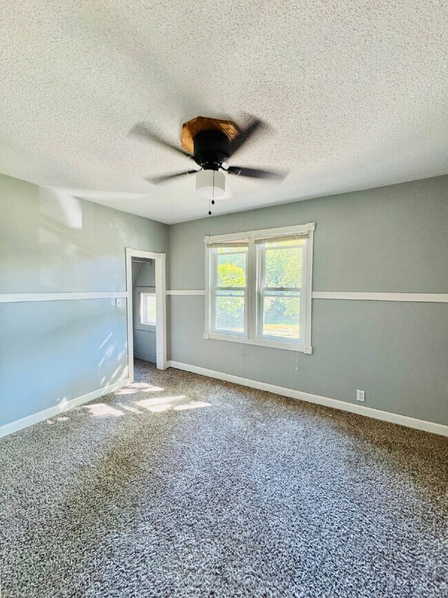 Building Photo - 3-Bedroom Rental Home Just Steps from Downtown! $1650/Month