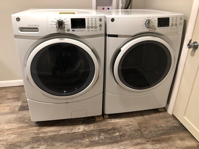 Building Photo - 1607 Plymouth Ave