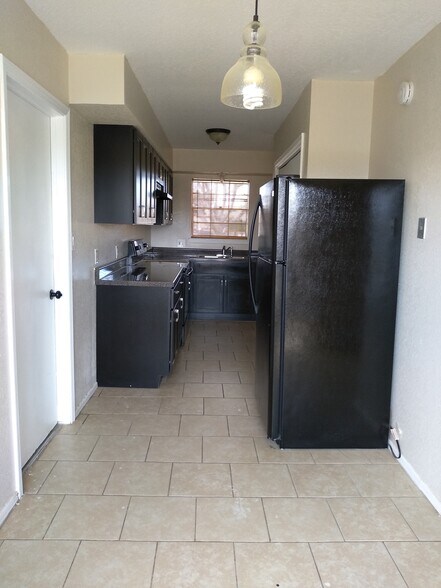 Building Photo - 6917 Alto Rey Ave Apt A