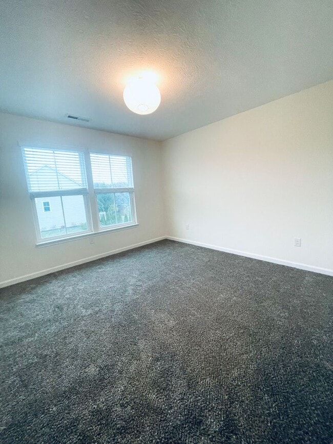 Building Photo - Beautiful 3BR 2.5BA Home w/ Pool & Fitness Access• In-Unit Laundry • Deck in Dublin