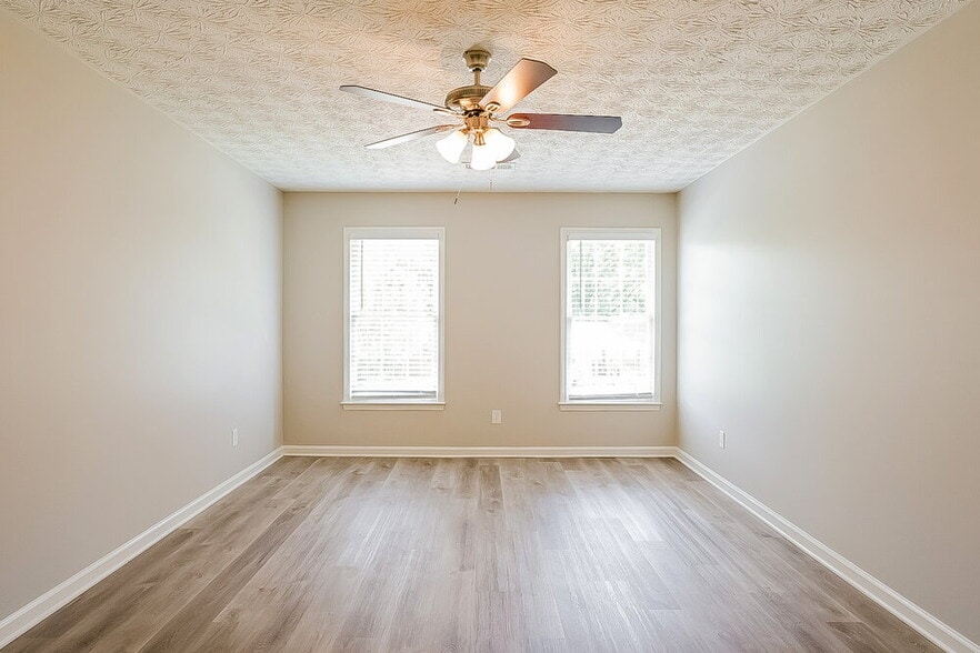 Building Photo - 1009 Trestle Dr