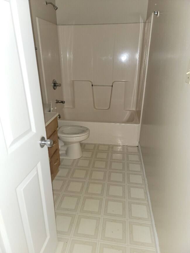 Building Photo - 135 Anzie Way