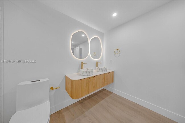 Building Photo - 170 SE 14th St