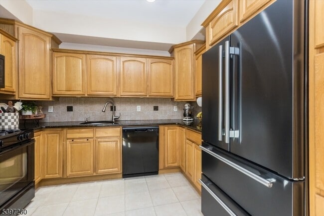 Building Photo - 349-353 S Broad St