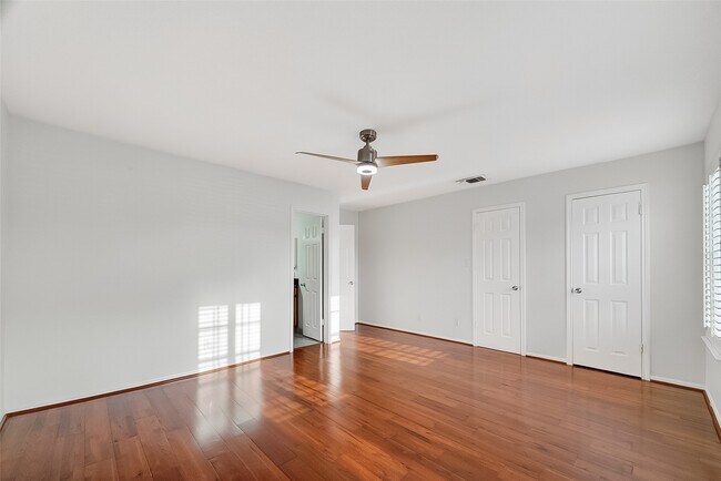 Building Photo - 7505 Memorial Woods Dr