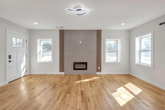 Building Photo - 1427 Lorenzo Dr SW