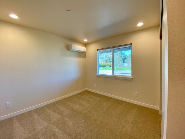 Building Photo - COMING SOON! 3 Bedrooms, 2 Bathrooms with ...