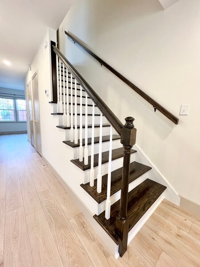 Living Room/Entry - 1 Commercial Row