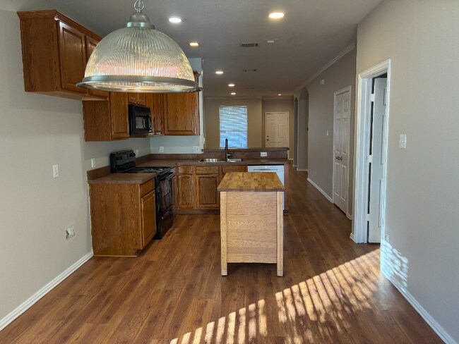 Building Photo - 1336 Kingston Pl