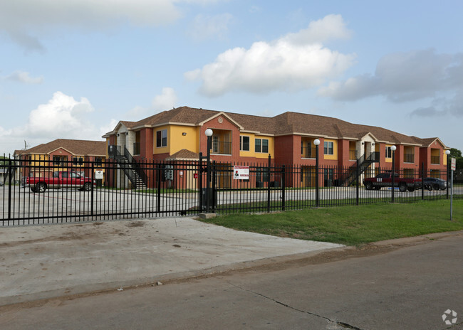 Building Photo - The Red Rose Of Texas Apartments