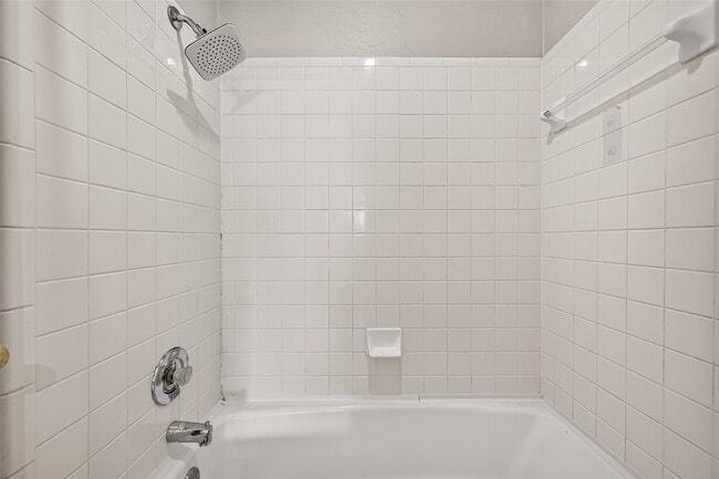 Building Photo - 2523 Creekway Cir