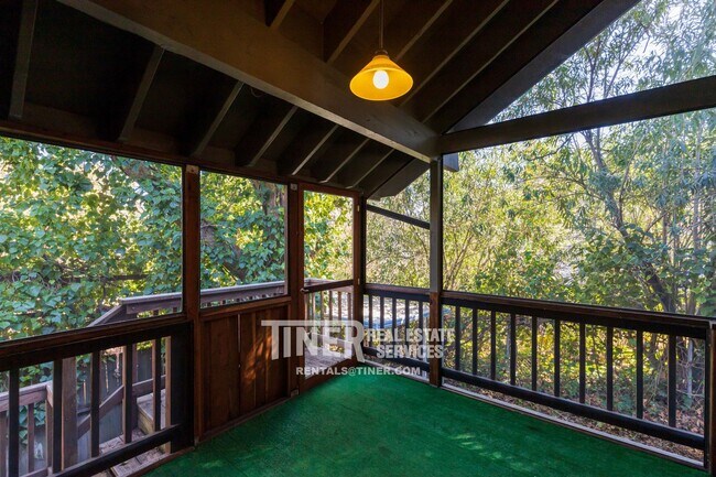 Building Photo - Fair Oaks Village Charmer