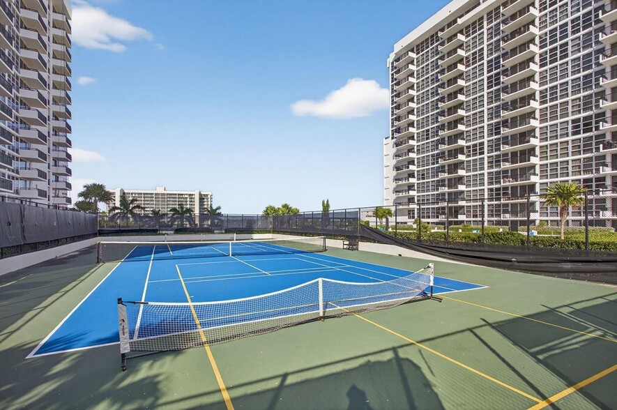 Building Photo - 525 N Ocean Blvd