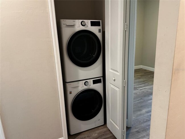 Building Photo - 1123 Albany Ave