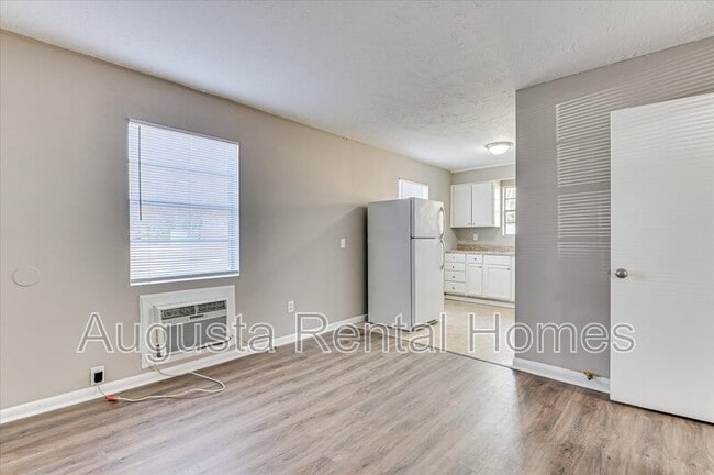 Building Photo - 404 Verdery Dr