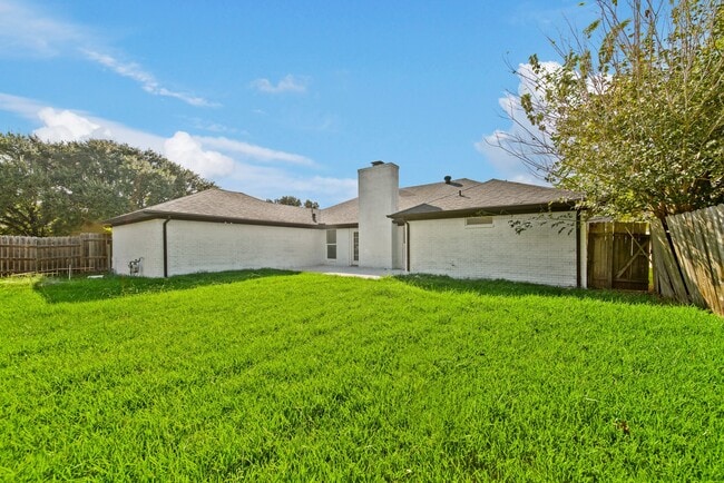 Building Photo - 3351 S Sutton Square