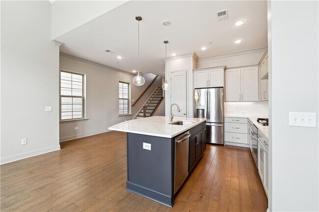 Building Photo - 1105 Kirkland Circle
