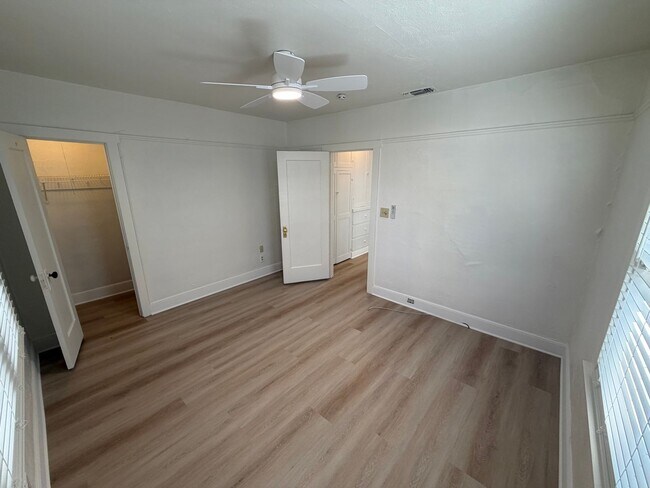 Building Photo - 2 Bedroom | 1 Bathroom | Single family home in Sacramento