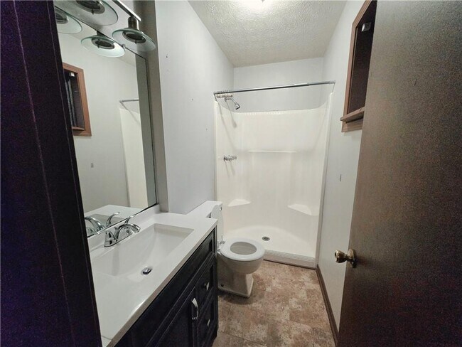 Building Photo - 2982 Hillwood Dr NW
