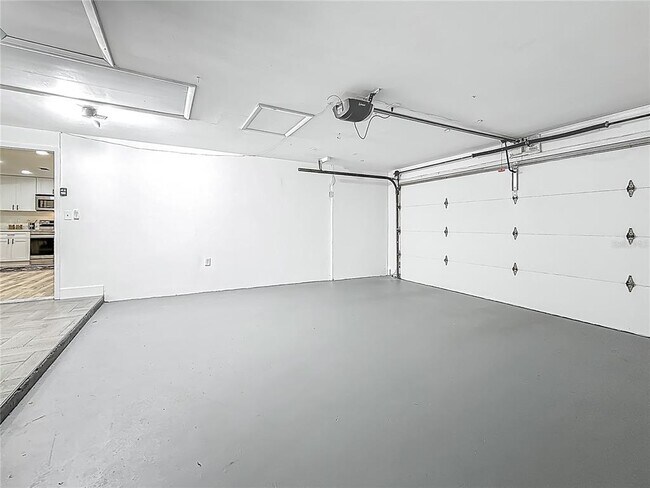 Building Photo - 1469 S Hillcrest Ave