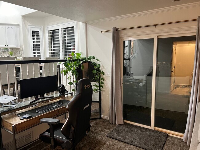 Building Photo - 31 W Mutton Hollow Rd