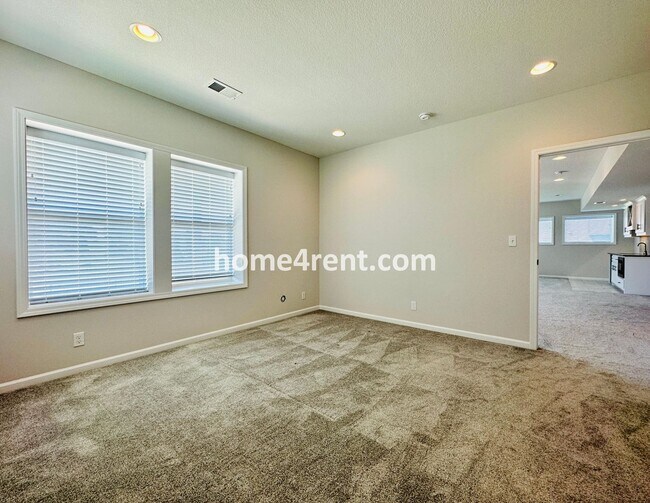 Building Photo - Exceptional Olathe Home in the Cedar Creek Subdivision w/ Wood Floors and a Finished Basment!