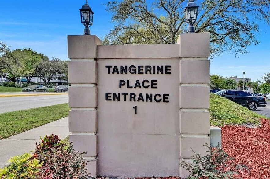 Building Photo - 9470 Tangerine Pl