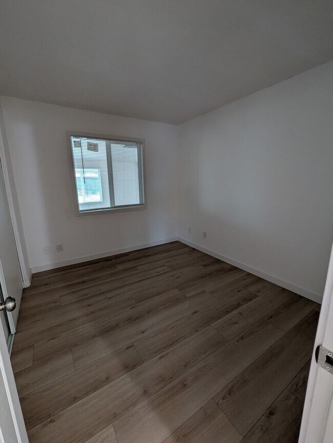 Building Photo - Newly Renovated 4 Bedroom 2 Bath Home In Great Peoria Location