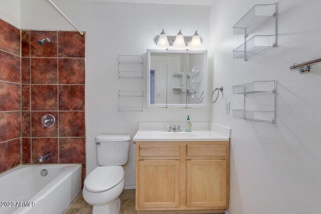 Building Photo - 1623 E Del Rio Dr