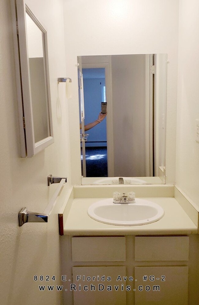 Building Photo - Great location off Leetsdale/Parker and Florida with lots of amenities such as pool, hot tub, clu...