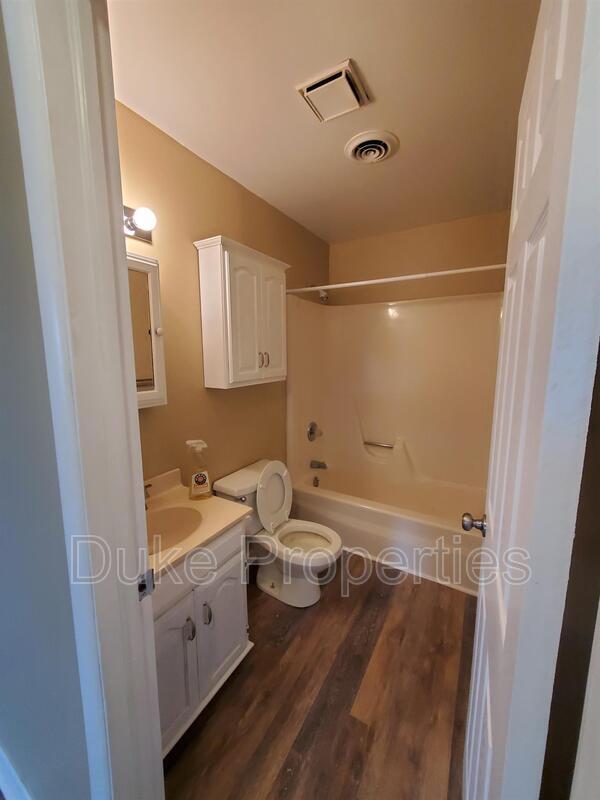 Building Photo - 70 Market St