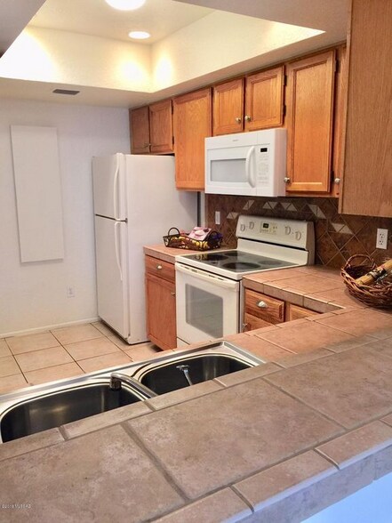 Building Photo - 4283 N River Grove Cir