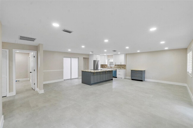 Building Photo - 828 Johnson St