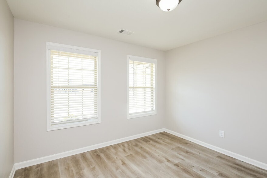 Building Photo - 844 Pinnacle Dr.