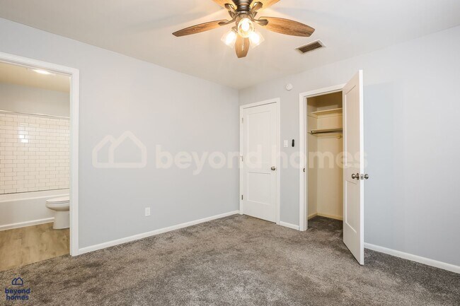 Building Photo - Charming 3 BR Brick Home with Upgraded Kitchen, Stone Fireplace & Sunroom in Little Rock