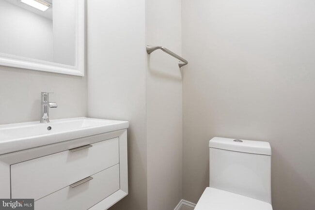 Building Photo - 809 N Providence Rd