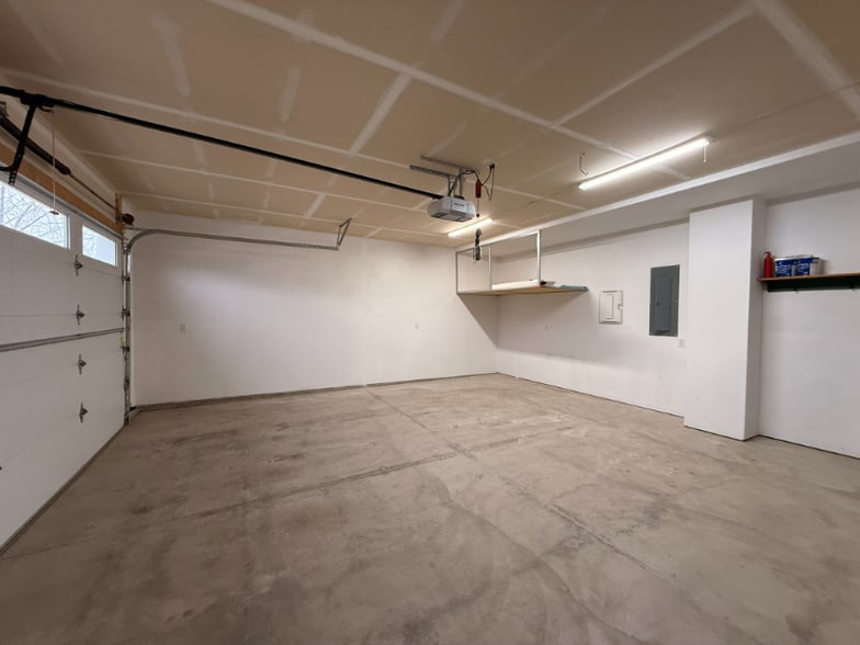 Building Photo - 240 Triple Creek Dr