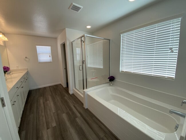 Building Photo - 2212 Stone Well Rd