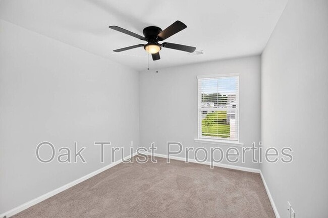 Building Photo - 147 Cloverleaf St