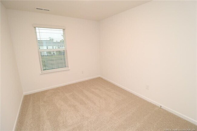Building Photo - 384 Freestall Dr