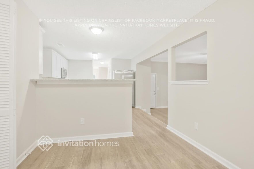 Building Photo - 3535 Oakshire Way SE
