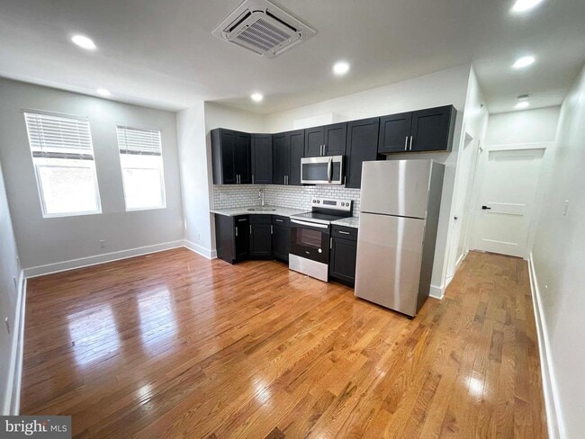 Building Photo - 311 S 60th St